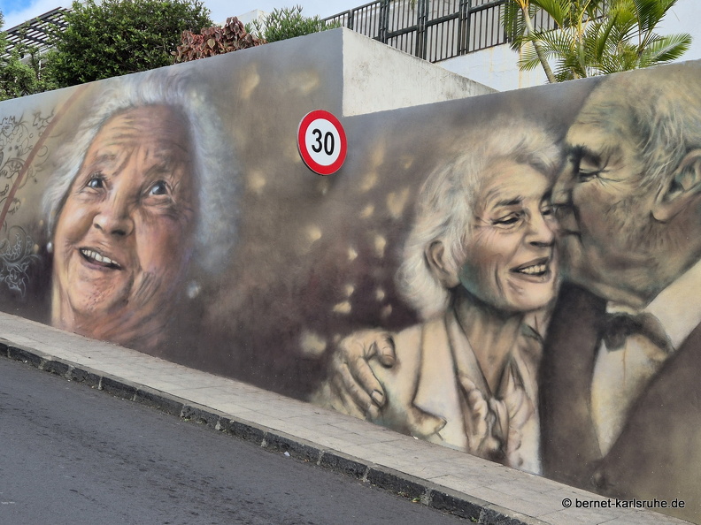 24-12-11-sc-calle el pila-hospital-wandmalerei-004.jpg