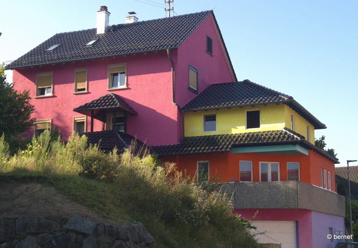 24-08-16-ortenberg-buntes haus-002