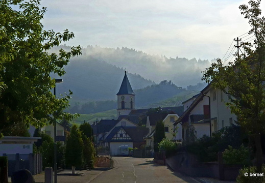 24-08-31-ortenberg-nebel-kirche-001