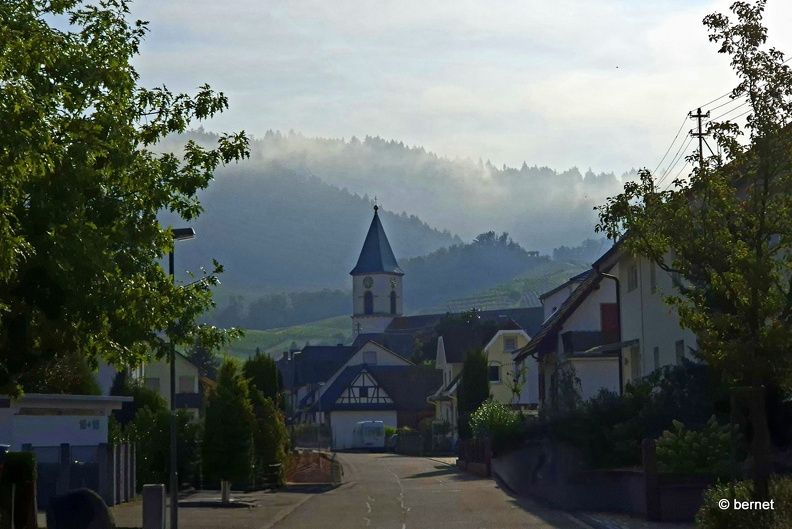24-08-31-ortenberg-nebel-kirche-001.jpg