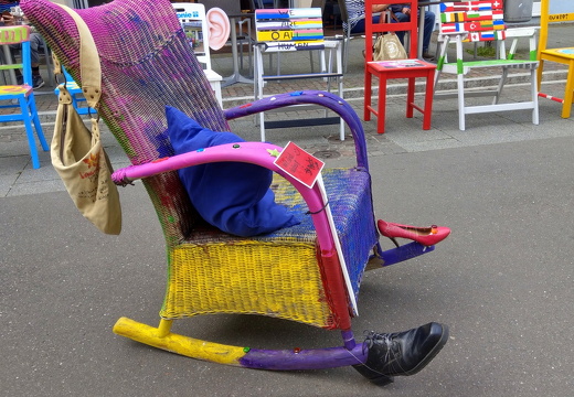 24-06-18-markplatz-diakonie-stuehle-004