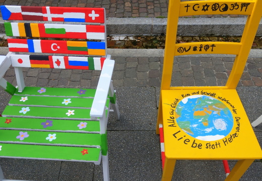 24-06-18-markplatz-diakonie-stuehle-009