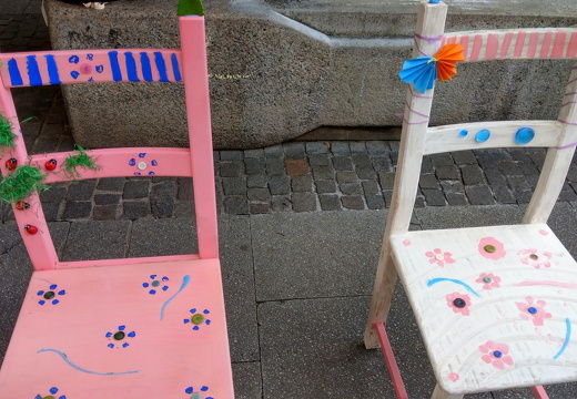 24-06-18-markplatz-diakonie-stuehle-016