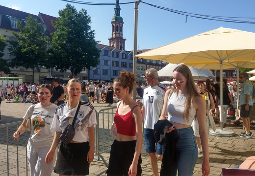 24-06-19-em-public viewing-006