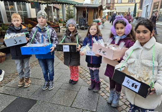 24-11-26-steinstrasse-weihnachtsplaetzchen-kinder-003