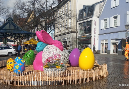 24-03-23-innenstadt-osterdeko-fruehling-005