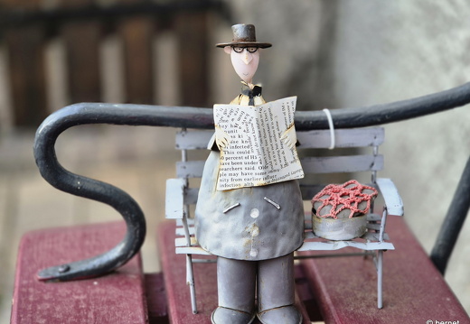 24-07-31-zell-weierbach-figur am hauseingang