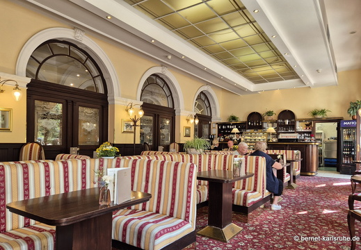 24-09-18-mb-wiener cafe-002