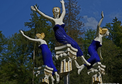 24-09-19-mb-skulptur-blaue frauen-003