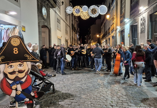 24-12-11-sc-calle odaly-weihnachtsbeleuchtung-los divinos