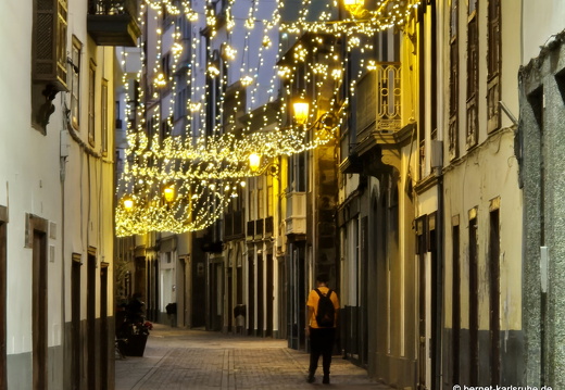 24-12-11-sc-weihnachtsbeleuchtung-calle alvarez-001