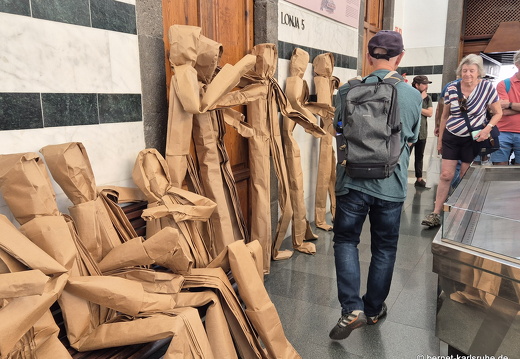 24-12-28-sc-markt-mercado-packpapier-figuren-001