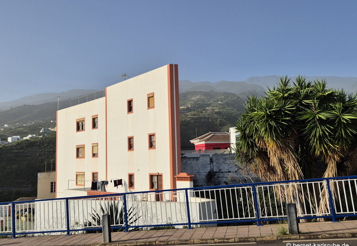 24-12-18-los sauces-schmales haus-003