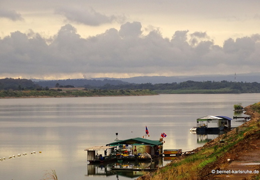 15-01-11-vientiane-regentag-200