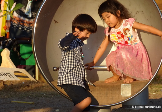 15-01-12-vientiane-spielplatz-005