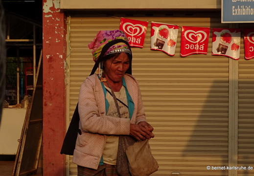 15-02-06-luangnamtha-nachtmarkt-008