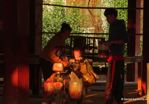 15-02-06-luangnamtha-nachtmarkt-063