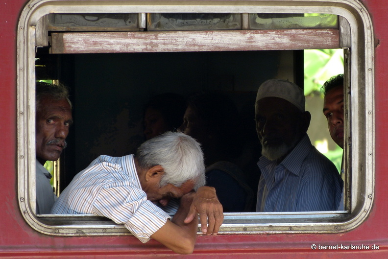 14-01-22-kandy-bahnhof-062.JPG