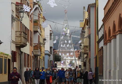 22-11-25-la laguna-mercado-weihnacht-beleuchtung-pyramide-004