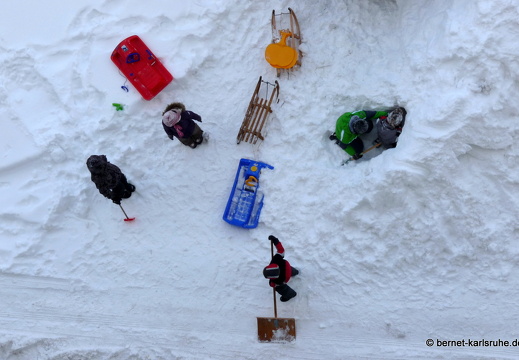 10-12-26-bergwald-kinder-im-schnee-89