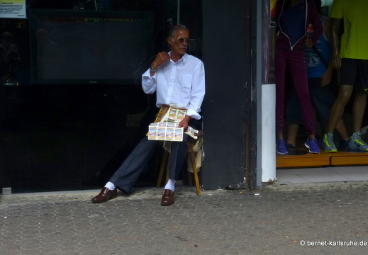 12-12-10-sanjose-lotterieverkauefer-329