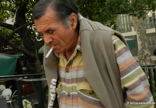 12-03-09-funchal-mann-zigarette-037