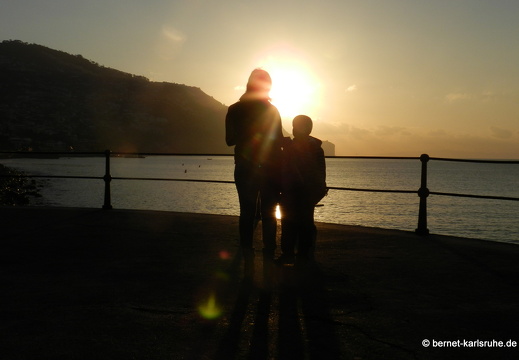 12-03-13-funchal-sonnenaufgang-hafen-mutter-sohn-107