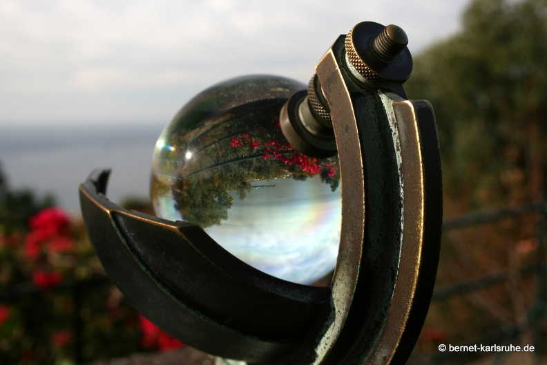 12-03-06-funchal-botanischer-garten-kugel-spiegelung-7.JPG
