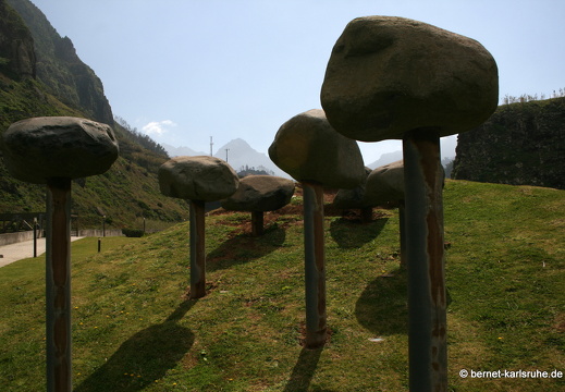 12-03-12-busfahrt-funchal-sao-vicente-steine-176