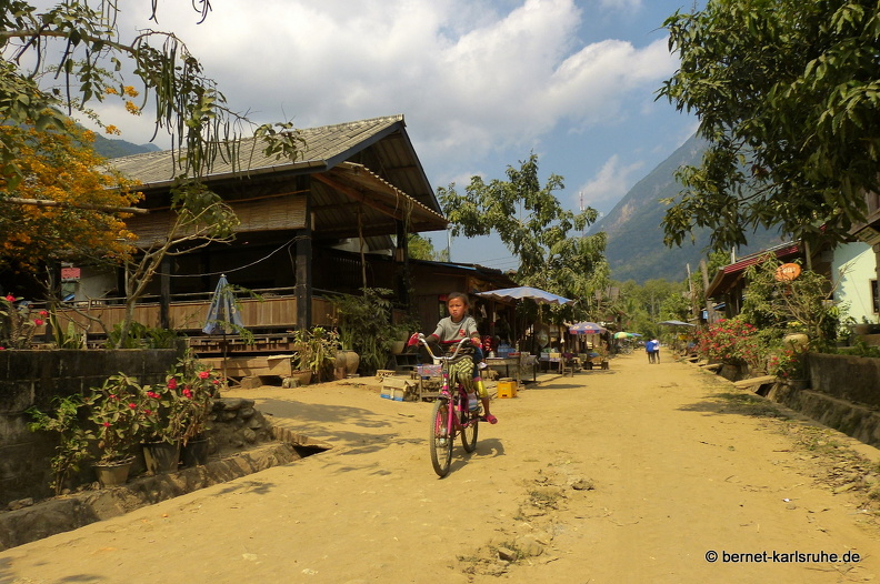 15-02-19-nongkiao-bootsfahrt-muang ngoi-109.JPG