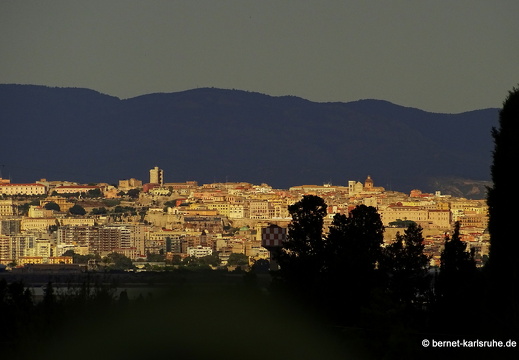 15-09-25-ct-spaziergang-abends-blick auf cagliari