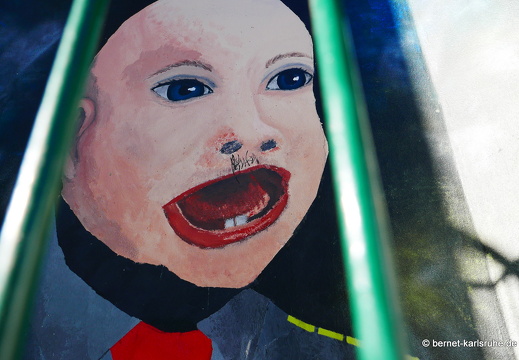 15-11-10-graffiti-haltestelle-kurt-schumacher-strasse-004