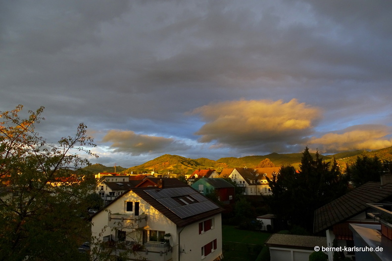 22-09-17-buehl-abendstimmung-regenwolken-003.JPG