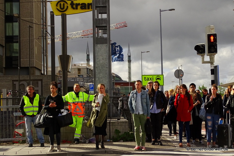 16-07-05-am centraal-bus und trambahnhof-001.JPG