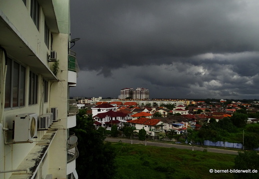 17-01-02-melaka-sonnenuntergang-regenwolken-001