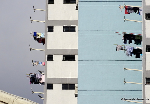 17-02-23-singapur-littleindia-waeschetrockenstangen-003