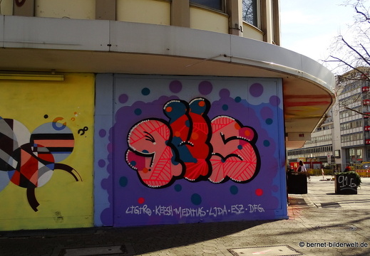 16-04-11-duesseldorf-gustaf-gruendgens-platz-graffiti-054