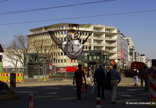 16-04-11-duesseldorf-schadowstrasse-spiegelung-015