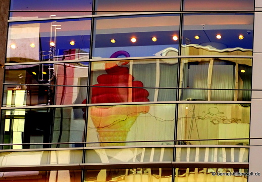 16-04-11-duesseldorf-schadowstrasse-spiegelung-008