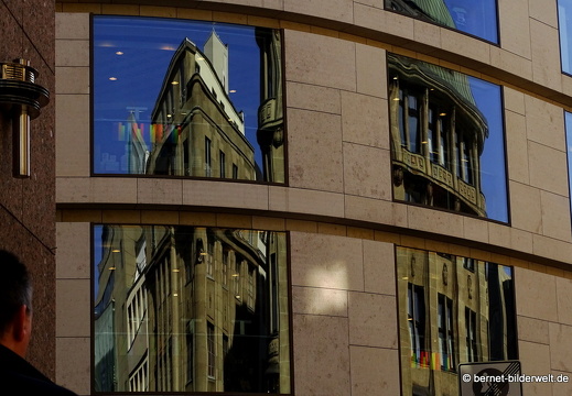 16-04-11-duesseldorf-schadowstrasse-spiegelung-033