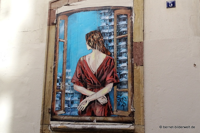 17-06-18-strasbourg-zentrum-wandmalerei-001.JPG