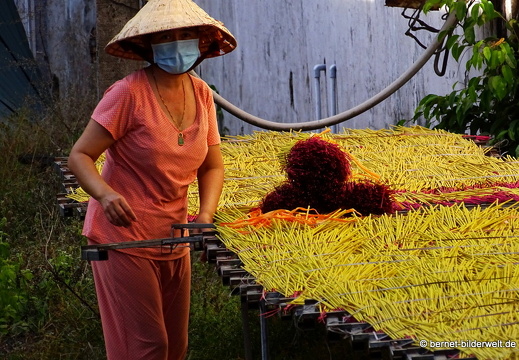 18-01-08-bentre-spaziergang-am abend-raeucherstaebchen-005