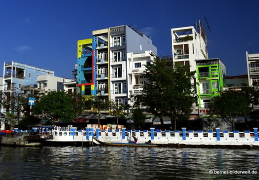 18-02-01-camau-markt am Kênh Phụng Hiệp-haus-schmal