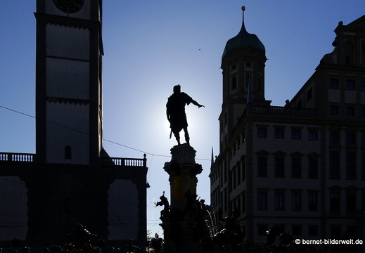 18-05-09-augsburg-rathausplatz-047 Linienkorrektur