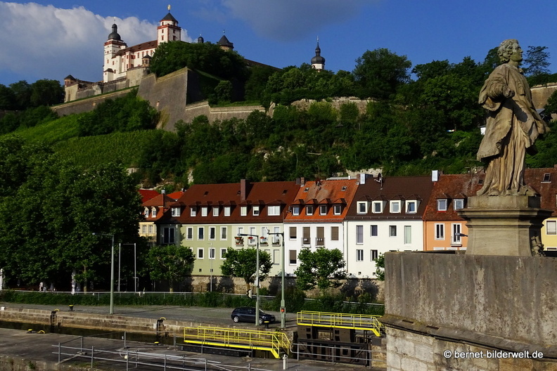 18-06-04-wuerzburg-alte mainbruecke-006.JPG