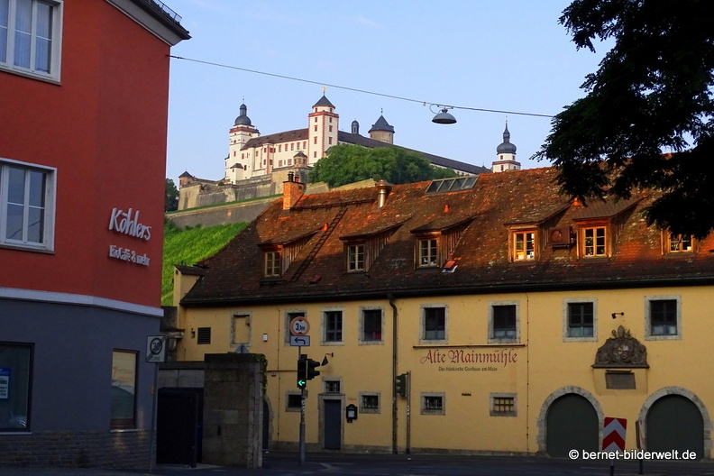 18-06-05-wuerzburg-alte mainbruecke-002.JPG