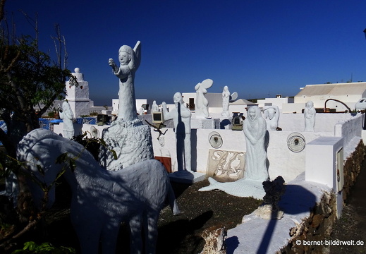 18-11-28-teguise-Obscure Point Of Horror Modern Art-skulpturengarten-001