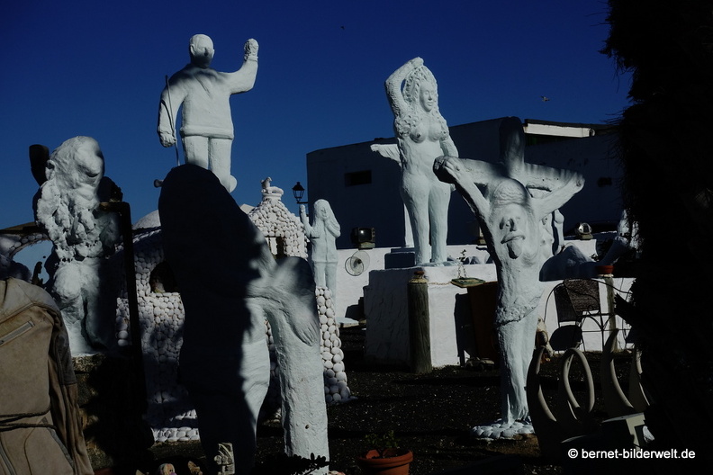 18-11-28-teguise-Obscure Point Of Horror Modern Art-skulpturengarten-.JPG