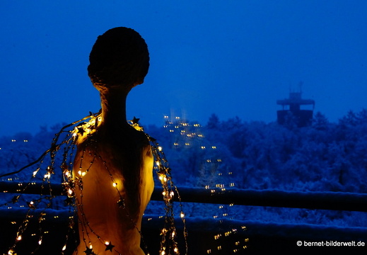 17-12-18-figur-die waechterin-wasserturm-002