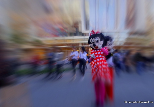 18-10-05-duesseldorf-schadowstrasse-micky-minni-004